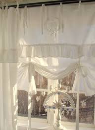 Bezaubernde Landhausgardinen Gardinen Weiss Im Shabby Chic Style Romantische Gardinen Mit Rusche Vorhange Landhausstil Landhausstil Franzosischer Landhausstil