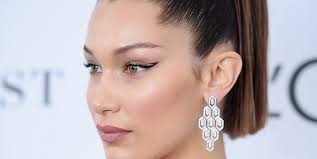 Tendenze capelli 2022: la coda alta alla Bella Hadid è da copiare
