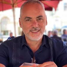 I like to share that an interview I did about my work and creative process  was recently featured in the Visual Art Journal—Art Magazine!