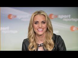 2010 wurde kraft teil der redaktion der fußballsendung ran auf sat.1, von wo aus sie im dezember 2011 zu sky deutschland wechselte. 486 Anna Kraft Zdf Sportreportage Interview Youtube