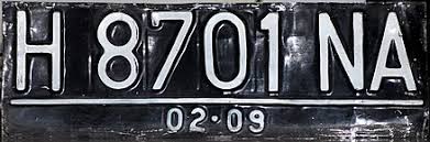 Plat nomor sendiri merupakan salah satu ciri registrasi kendaraan, diluar negri, plat nomor disebut sebagai license plate atau plat izin yang membuktikan mobil kita boleh dikendarai. Tanda Nomor Kendaraan Bermotor Indonesia Wikiwand