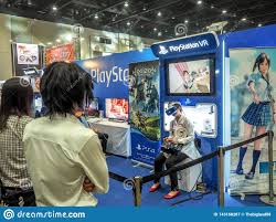 Descubrí la mejor forma de comprar online. Bangkok Tailandia 23 De Abril 201 Los Mas Nuevos Juegos De La Realidad Virtual Por Playstation 4 La Mujer Joven Con Las Apli Fotografia Editorial Imagen De Placer Real 143168287