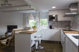 Cada una de estas cocina perteneces a una casa de campo. Cocina Blanca En Casa De Campo Cocinas Suarco Fabrica Y Diseno De Cocinas