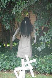 Pin By Dana Pacific Landscape Ca On Halloween Outdoor Decoration Ideas Halloween Diy Outdoor Scary Halloween Decorations Scary Halloween Decorations Outdoor