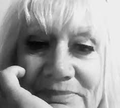 Through all the craziness and hustle and bustle. Remember to slow down &  take it all in. Maybe even have some fun. Merry Christmas Friends 🎄✨