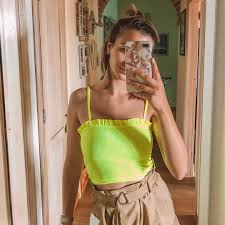 Ginevra Iorio (@ginevraiorio) | Photos and Outfits on 21 Buttons