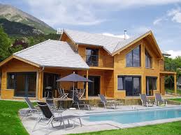 Curbans petit village perché vous offre une vue panoramique imprenable sur la vallée de la durance. Serre Poncon Luxury Chalet Holiday Rentals Heated Private Pool Balneo