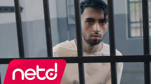 Compassion) is a turkish drama television series, adapted from hande altaylı's novel kahperengi.it stars özgü namal and i̇brahim çelikkol.set in 1996, it tells the story of narin, who is a lawyer in istanbul. Lyrics Translations Of Bul Beni Cikar Bu Cukurdan By Cagatay Akman Popnable