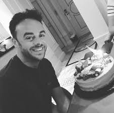 İngiliz sunucu, lisa armstrong ile 11 yıllık evliliğini 2018'de bitirmişti. Ant Mcpartlin Reportedly Engaged To Anne Marie Corbett Goss Ie