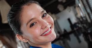 Sexy Goath Kepanasan! Juliette Angela Senyum Semringah Nyanyi Lagu Anji:  Lihat Aku Sayang