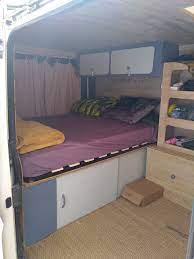 Transformer un fourgon en mini van est un bon moyen de voyager moins cher. Lit Amenagement Peugeot Boxer Fourgon Et Van Amenage