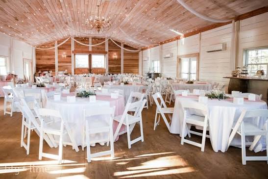 Choosing The Perfect Fall Wedding Venue: Indoor Vs. Outdoor