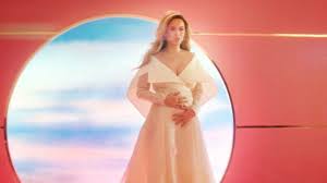 Orlando bloom has said he's the 'baby whisperer' when it comes to calming his and katy perry's new daughter, revealing he 'soothes' her with buddhist chants. Katy Perry Says Her Pregnancy With Orlando Bloom Wasn T On Accident Entertainment Tonight