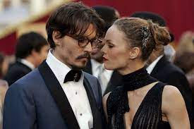 Un candidat papa pour la deuxième fois. Vanessa Paradis Et Johnny Depp Leur Fils Jack S Offre Une Ballade Avec Sa Cherie