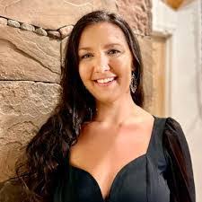 Keri Sutherland's Instagram, Twitter & Facebook