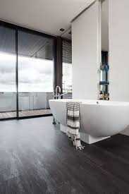 Sol Salle De Bain 12 Revetements De Sol Canon Cote Maison Sol Salle De Bain Salle De Bain Revetement De Sol En Vinyle