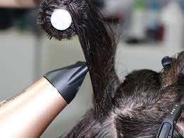 In ultimii ani, majoritatea absolventilor de liceu a urmat o facultate, in speranta ca o diploma de studii superioare sau de master reprezinta cheia catre un salariu in euro si cu multe zerouri. Cosmeticiana Si Hairstylist 10 Meserii Banoase Pentru Care Nu Ai Nevoie De Facultate