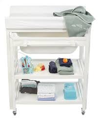 Pour mon sac a langer, parmi les principaux avantages d'une table à langer murale d'appoint, on peut noter en particulier le gain de place important, les zones de rangement intégrées très pratique, le. Quax Table A Langer Compact Smart Blanc Dreambaby