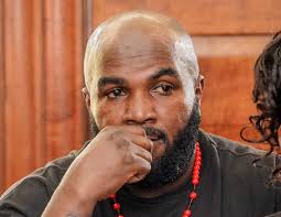 Woman makes smoothie from her placenta and feeds it to husband and baby