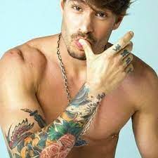 Muscular Tattoos Men Panosundaki Pin