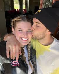 You are my everything. you make me so happy and I'm so grateful to have  you! You made me a better man! I love you and today is for you❤️❤️  @hannahroeloffs happy