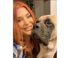 Erin Hemphill's Instagram, Twitter & Facebook