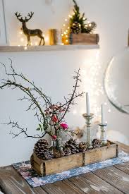 Novemberblumchen Pomponetti Bemooste Schlehenzweige Mit Rosen Herbst Dekoration Weihnachten Dekoration Weihnachtsdekoration