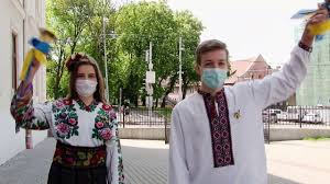И как раз в этот момент нужны красивые, душевные слова, напутственные фразы. Vypusknoj 2021 Kak Budut Prazdnovat Vypusknoj I Poslednij Zvonok Ucheniki Shkol V Raznyh Gorodah Ukrainy Alternativnye Vypusknye 112 Ukraina