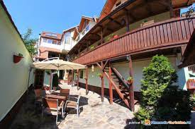 Vilka populära sevärdheter ligger nära pensiunea cocosul rosu? Pensiunea Cocosul Rosu Sibiu Cazare Sibiu