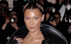 Baru Debut, Bella Hadid dan Marc Kalman Ternyata Sudah Setahun Pacaran?
