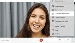 Now you can customize how you appear in meetings, unpin content shared by others to see the larger video feed. Google Meet Kann Zukunftig Den Videohintergrund Mit Unscharfe Versehen