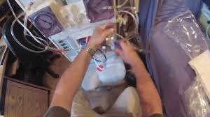 Dialyse ersetzt die natürliche arbeit der die wahl hängt von faktoren wie der situation des patienten, verfügbarkeit und kosten ab. Heimdialyse Dialyse Zu Hause Alleine Durchfuhren Youtube