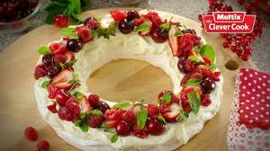 Christmas Pavlova Wreath Youtube Christmas Pavlova Christmas Pavlova Recipe Pavlova Recipe