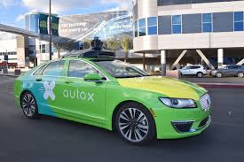 Ricercatori americani hanno dimostrato che basta un adesivo sui segnali stradali per mandare in tilt un'auto senza conducente, a rischio la sicurezza stradale. Auto A Guida Autonoma Senza Conducente Alibaba Sfida Google Economyup