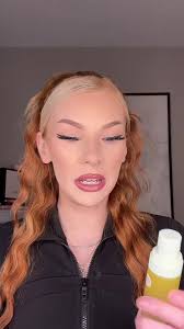 Jessy Volk without Tan