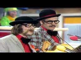 Mehrere jahre lang wiederholte der wdr die besten szenen in der sendung du ei! Hans Super Hans Zimmermann Das Colonia Duett 1974 1990 Youtube Colonia Duett Youtube Lustig