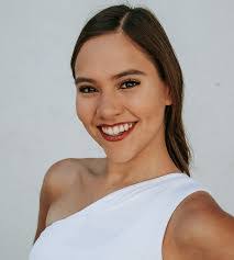 Halle Payne's Instagram, Twitter & Facebook