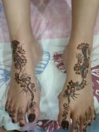 Apalagi henna adalah bahan alami yang sudah tentu lebih aman di gunakan ketimbang cat rambut dari bahan kimia. Lukis Henna Bagus Di Jogja Wanov Organizer Make Up Art Wardrobe