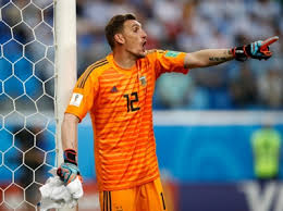 Franco armani es un arquero argentino que empezó a jugar en river en enero de 2018 y logró mantener sin goles el arco del club millonario durante 965 minutos. Franco Armani Poster 3339973 Celebposter Com