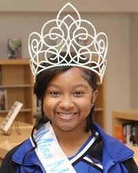 Shelby Hadley's Instagram, Twitter & Facebook