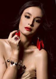 Dianne Hernandez's Instagram, Twitter & Facebook