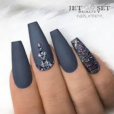 Short coffin nails design ideas will suit those of you who like to look daring but without taking it over the edge. 29 Grey Coffin Nails With Glitter 389 Nail Art Designs 2020