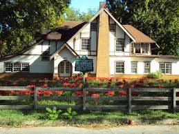 Spider Lilies In Bloom At The Historic Cartwright House On Johnson House Styles House Historical Sites