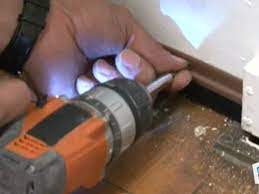 Très satisfait du produit, seul bémol, un leger espace au bas de la porte permet a un minimum d'eau de passer , mais. Entuvidanadaserepite Voir Pose Bas De Porte Pivotant A Ton Bourrelets Doubles Pour Bas De Porte Bas De Porte Pivotant Avec Mecanisme Articule Et Pourvu D Un Ressort Qui Releve La Barre