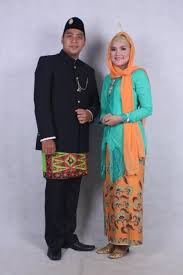Kajian ini mengkhususkan kepada pemakaian baju kurung dalam masyarakat melayu di semenanjung malaysia. Jenis Jenis Pakaian Dan Adat Betawi Lengkap Plus Gambar Pelestari Budaya Event Planner Betawi Cultural Documentary