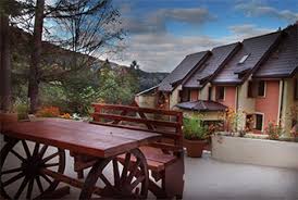 The nearest train station is located in targovna, 17 km set within 200 m from the curative mineral springs in the resort of slanic, hotel dobru offers free access to badminton facilities and a gym. Piscina Spa Hotel Dobru