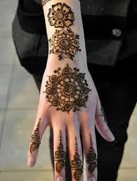 Mehandi designs is considered to be one of the most useful and essential element useful in adding decency in the personality of women. 25 Cute And Easy Round Mehndi Designs With Pictures Styles At Life