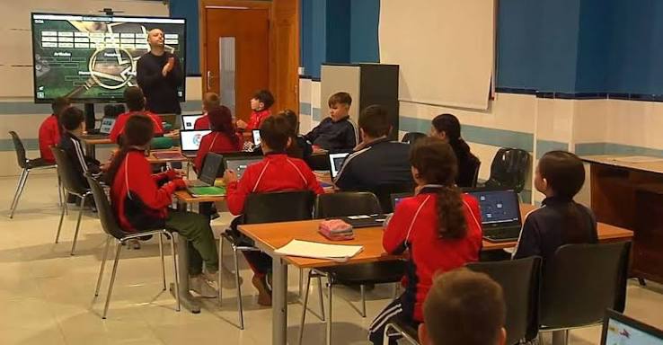 Canal Sur TV | Domingo, 09:30 h.: La brecha digital y la revalorización de la educación artística, en "Solidarios"
