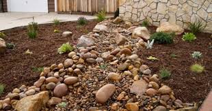 River Rock Vs Mulch The Great Debate Cheap Landscaping Ideas Mulch Landscaping Home Landscaping