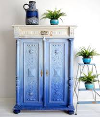 This color is a great choice for modern paneled or slab kitchen cabinets because it's bold enough not to appear flat. Annie Sloan Chalk Paint For The Soul Sa Decor Design